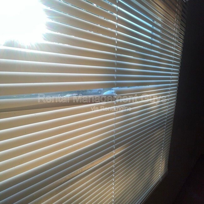 Building Photo - 3319 Longfellow Ave