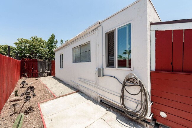 Building Photo - 1176 2nd Ave