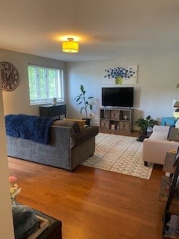 Primary Photo - 2427 Vail Ave
