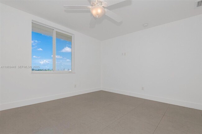 Building Photo - 555 E Dania Beach Blvd