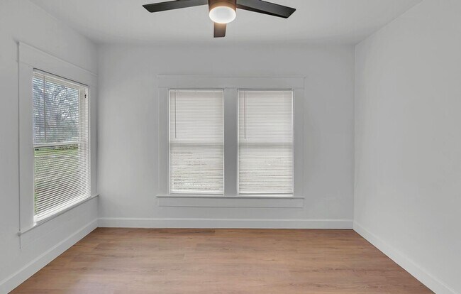 Building Photo - 1602 Mitchell Ave