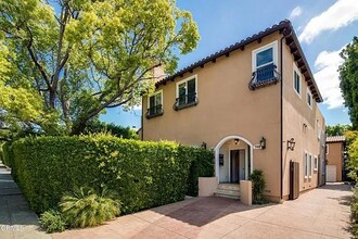 Building Photo - 748 N La Jolla Ave