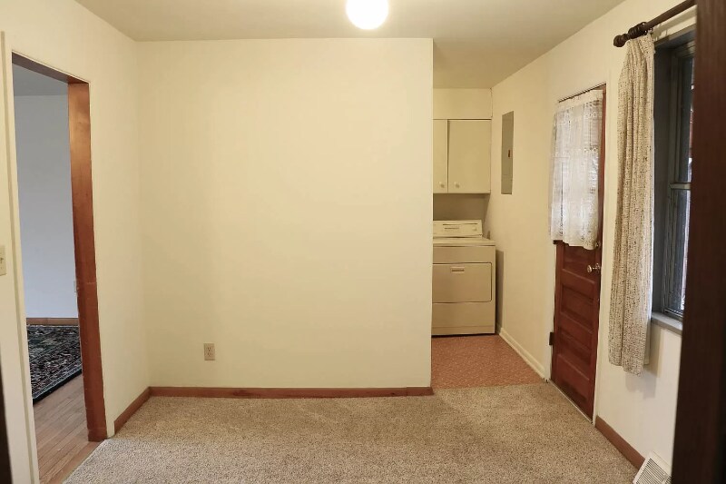 Building Photo - 425 N Hillsdale Dr