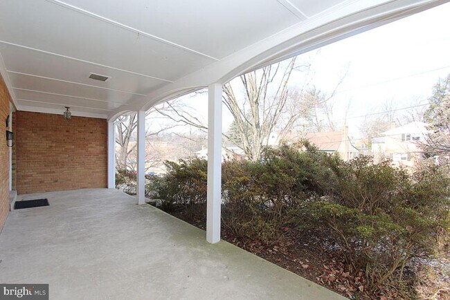 Primary Photo - 6220 Robinwood Rd