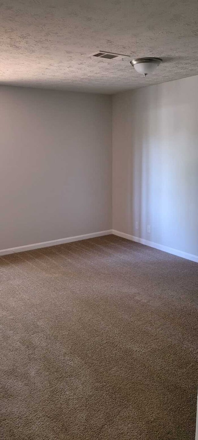 Building Photo - Three Bedroom Split Level Home/Unfinished Basement