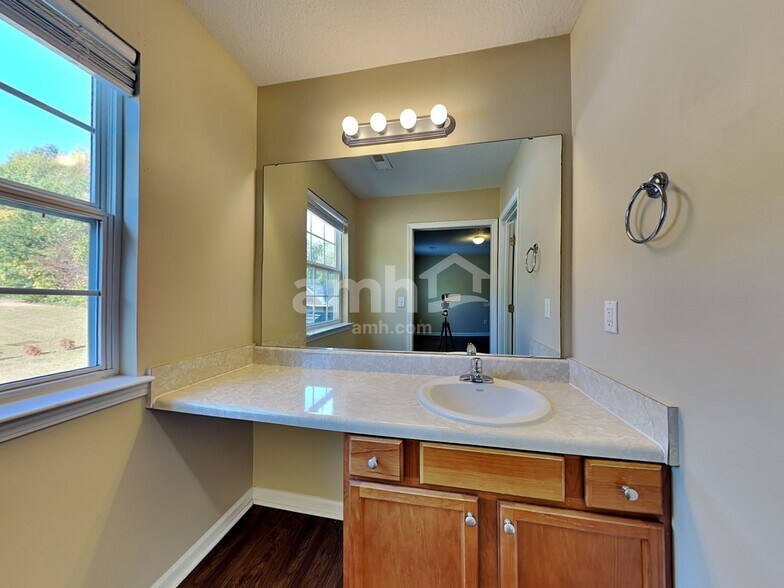 Building Photo - 122 Duraleigh Rd