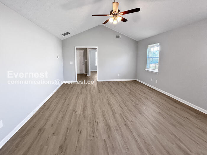 Building Photo - 218 Dove Pl