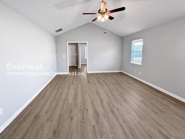 Building Photo - 218 Dove Pl