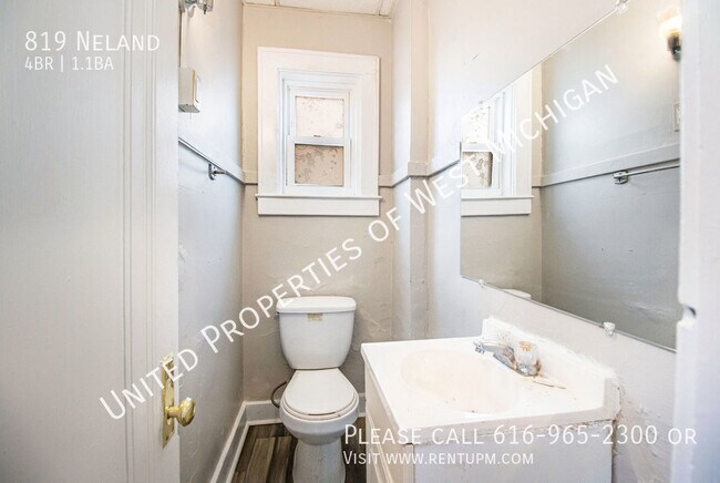 Building Photo - 819 Neland-