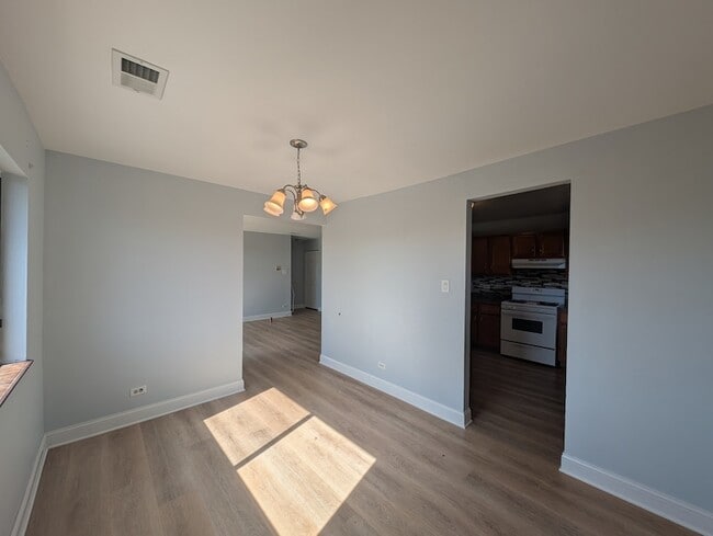 Building Photo - 9024 Lincoln Ct