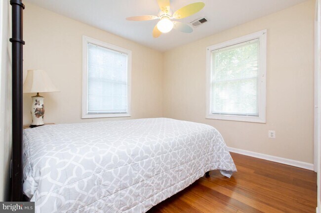 Building Photo - 303 Lincoln Ave