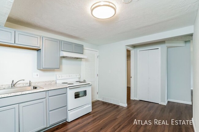 Building Photo - 2 Bed - Thoughtful Upgrades & affordable! ...