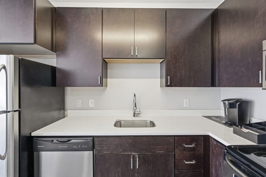 Building Photo - 421 E Market St