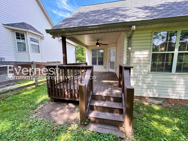 Building Photo - 3-Bed/2-Bath Home with Attached Garage/ Available Now!