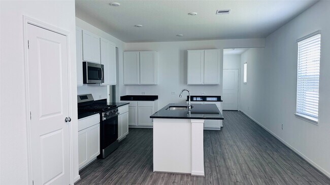 Building Photo - 18023 Lasso Mls Dr