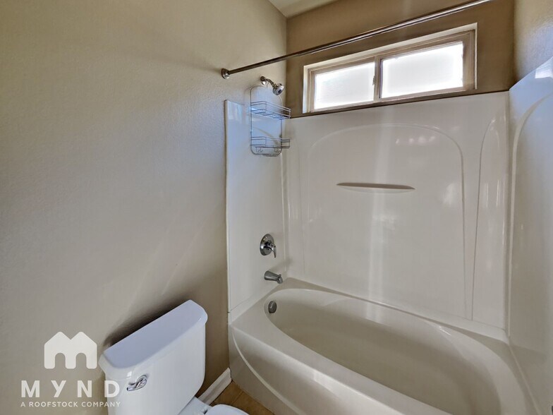Building Photo - 3532 Silverwood Rd