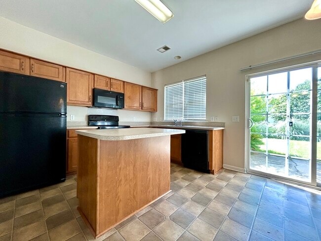 Building Photo - 3029 Azalea Hills Dr