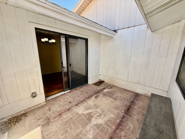 Building Photo - 840 S 400 E