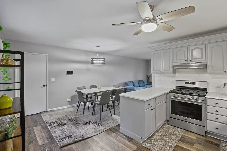 Dining area - 1002 Juniper Ln