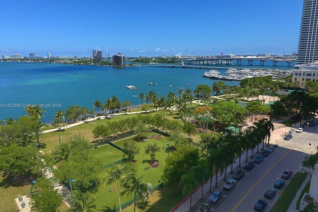 Building Photo - 1900 N Bayshore Dr