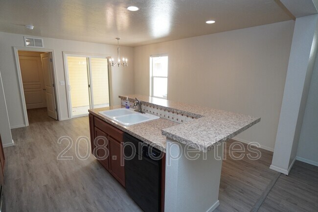 Building Photo - 201 W Lava Falls Dr