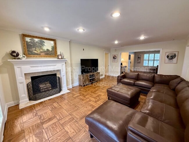 Building Photo - 7104 Catalonia Ave