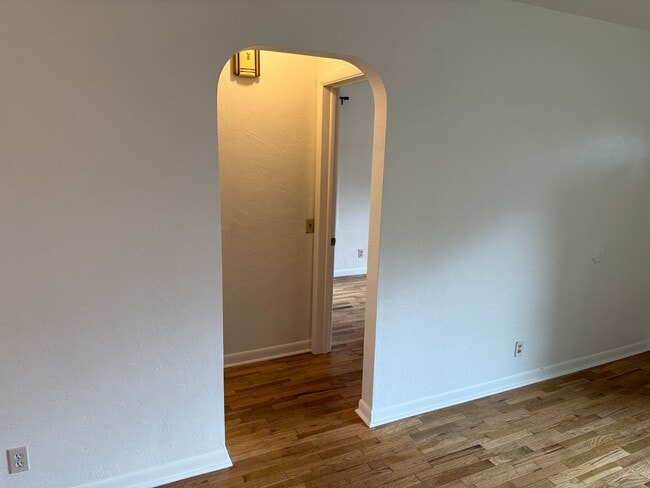 Building Photo - Updated 2 bedroom 1.5 bath duplex in Eugene!