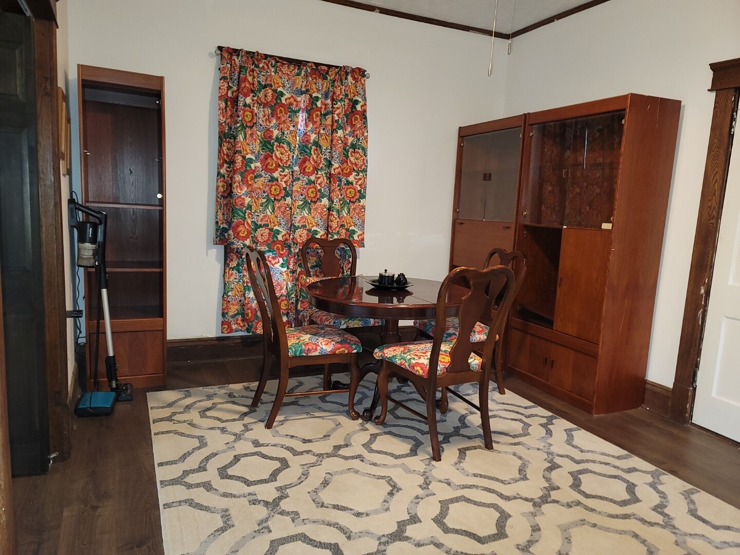 fully furnishef - 504 Glover St