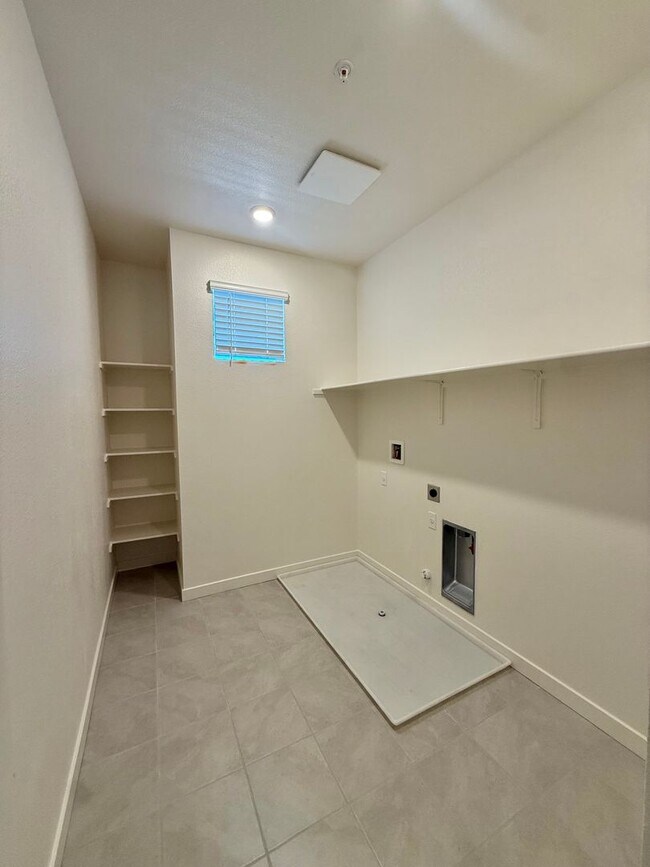 Building Photo - 211 Dogwood Ct