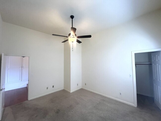 Building Photo - Charming 2-story home in Pismo Beach