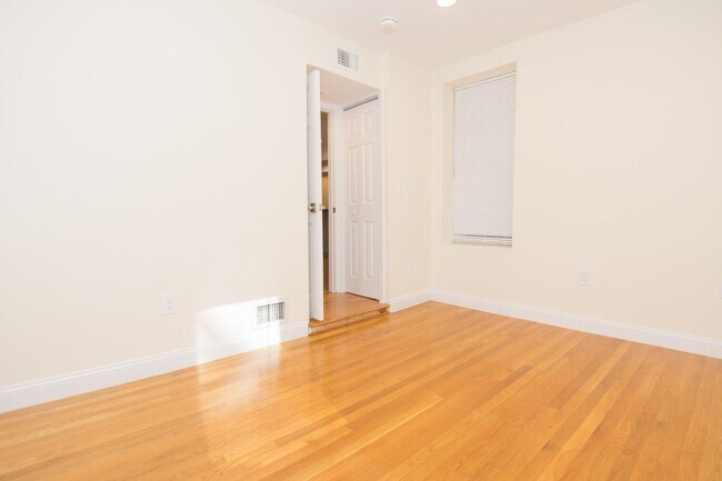 Building Photo - 1805 Beacon St