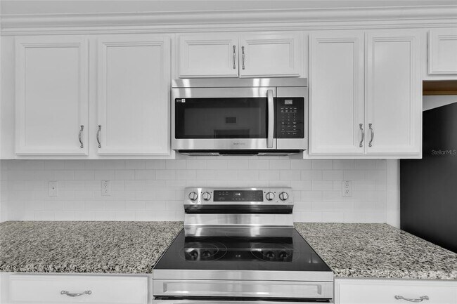 Building Photo - 13 Llovera Pl
