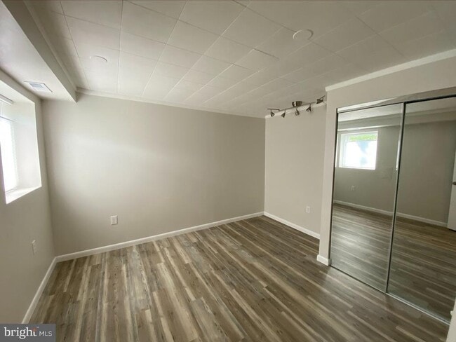 Building Photo - 809 N Ashton St