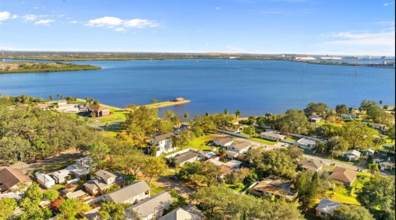 Building Photo - 2425 Stuart St