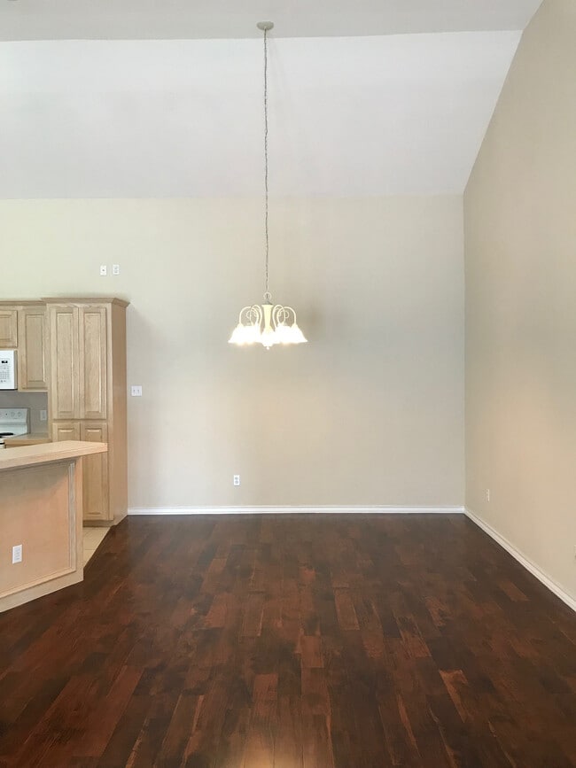 Building Photo - 5642 Lipes Blvd