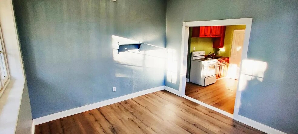 Building Photo - 404 N Ridgewood Ave