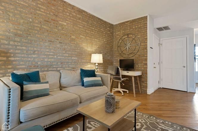 Building Photo - 2755 W Melrose St