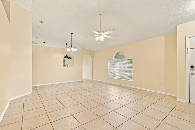Building Photo - 12641 Parkbury Dr