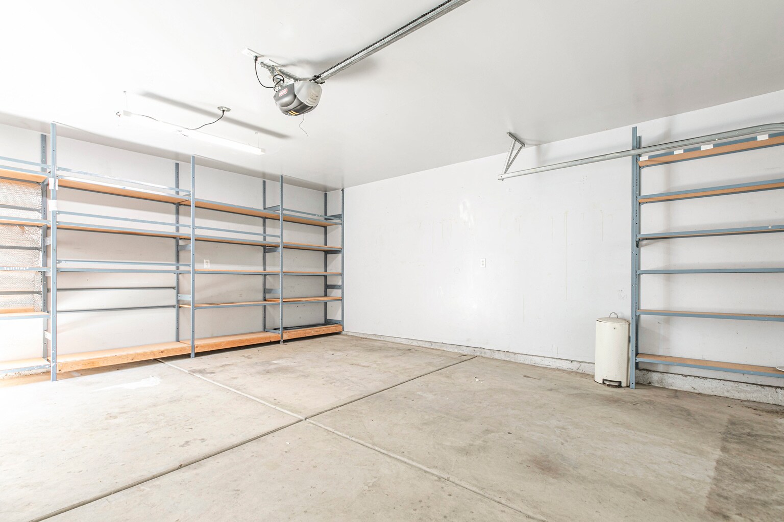 Building Photo - 18605 Valerio St
