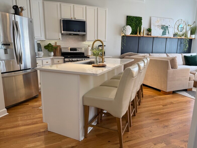 Building Photo - 936 W Madison St