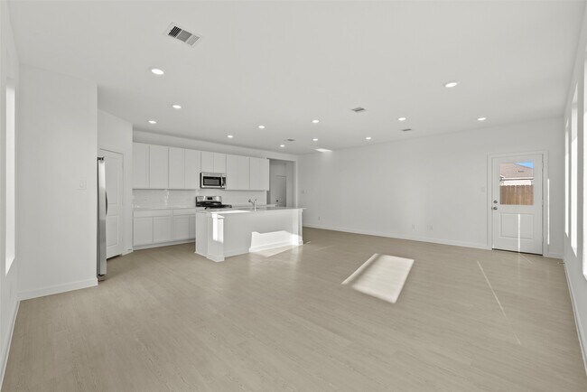 Building Photo - 28627 Bluebonnet Grotto Dr