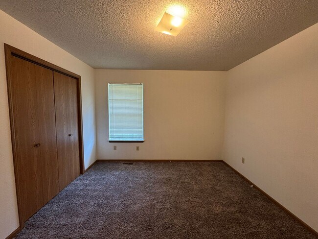 Building Photo - 3570-3572 Prescott Dr