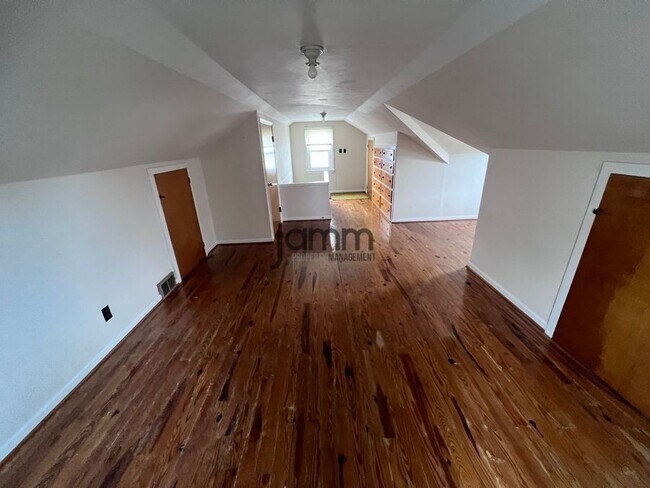 Building Photo - 6227 Traymore Ave