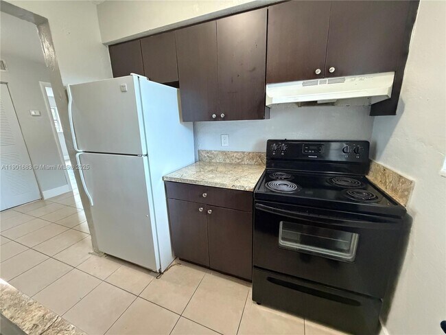 Primary Photo - 2129 Davie Blvd