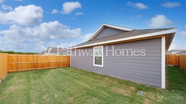 Building Photo - 1352 Plum Rd