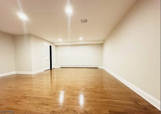 Building Photo - 46 Skymark Ct