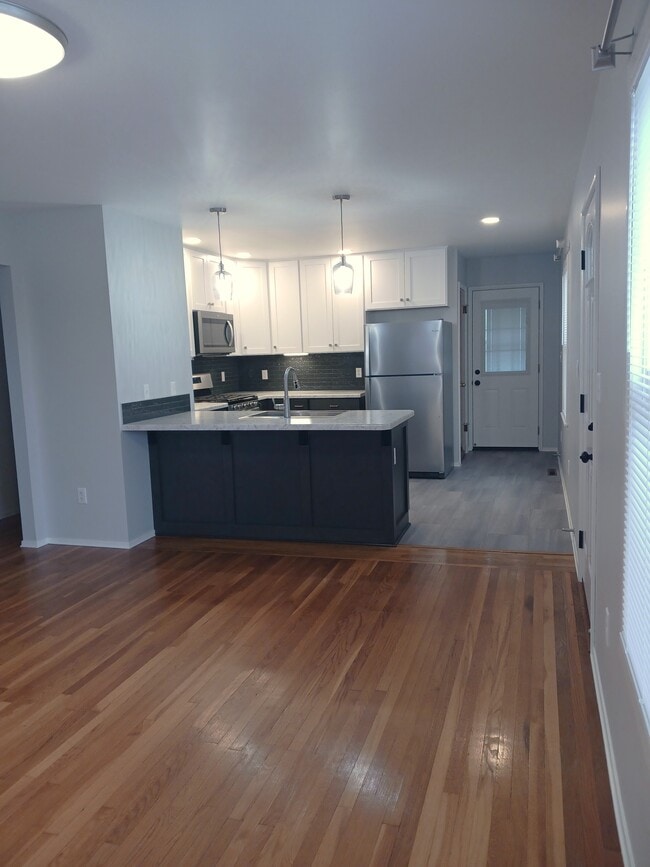 Primary Photo - 1 Hubbard Ln