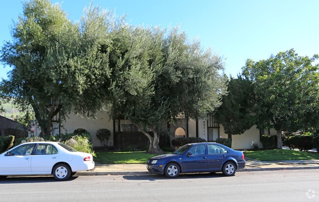 Building Photo - 46711 Crawford St