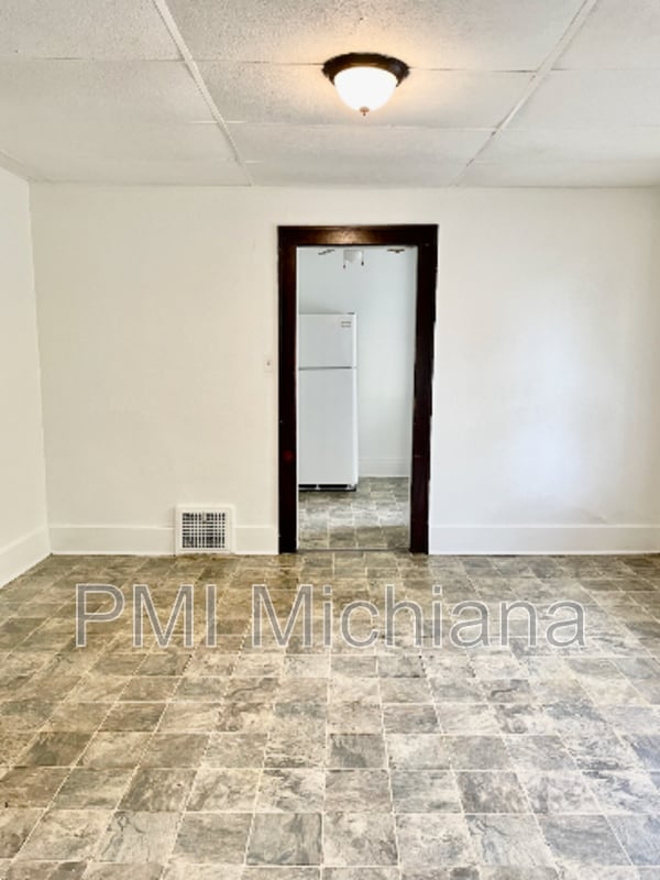 Building Photo - 1136 King St