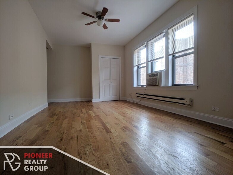 Building Photo - 3721 N Pine Grove Ave